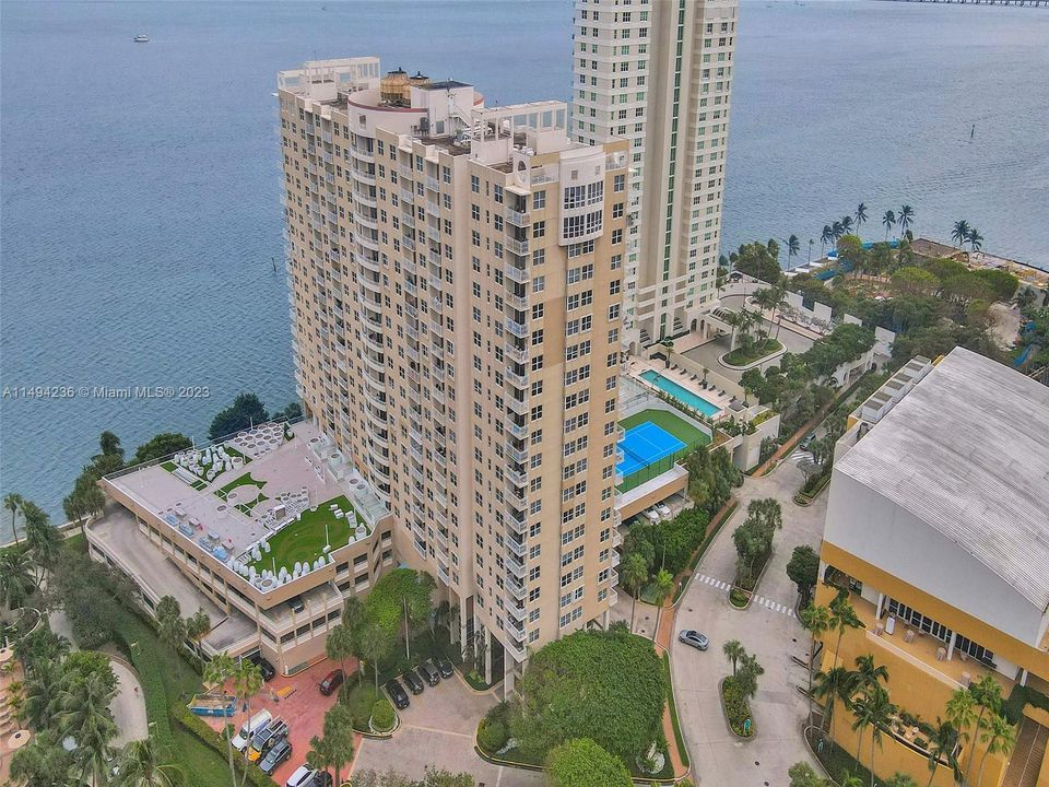 Недавно продано: $379,900 (1 спален, 1 ванн, 708 Квадратных фут)