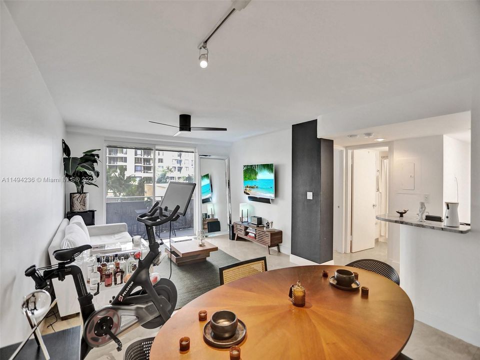 Недавно продано: $379,900 (1 спален, 1 ванн, 708 Квадратных фут)