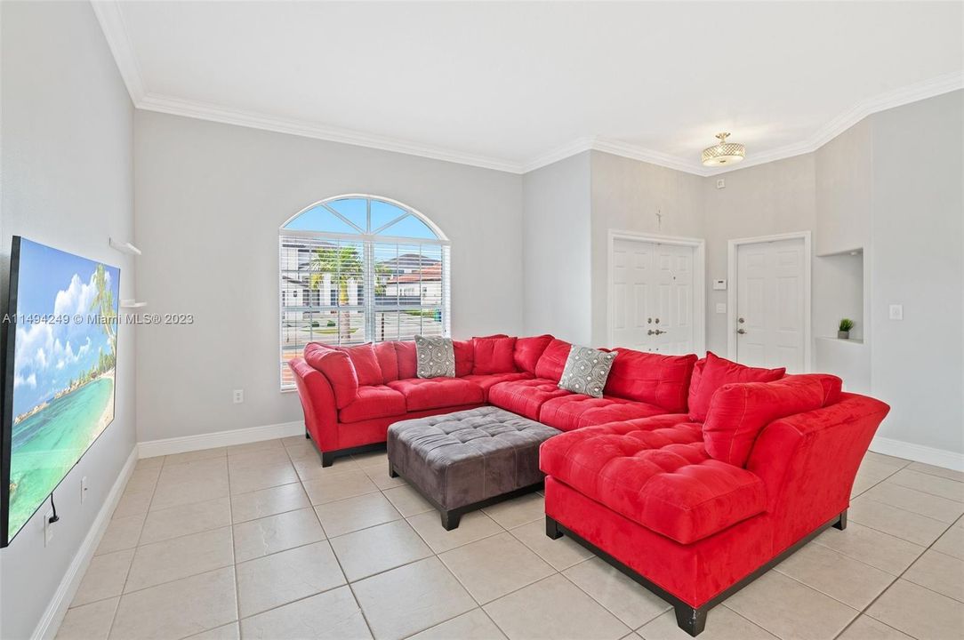 最近售出: $750,000 (4 贝兹, 2 浴室, 1871 平方英尺)