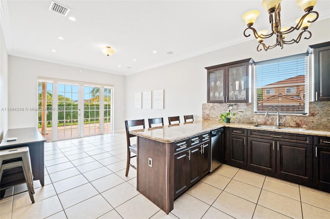 最近售出: $750,000 (4 贝兹, 2 浴室, 1871 平方英尺)