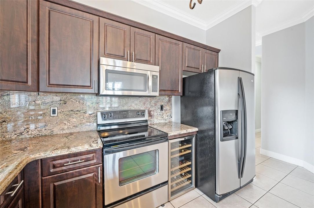 最近售出: $750,000 (4 贝兹, 2 浴室, 1871 平方英尺)