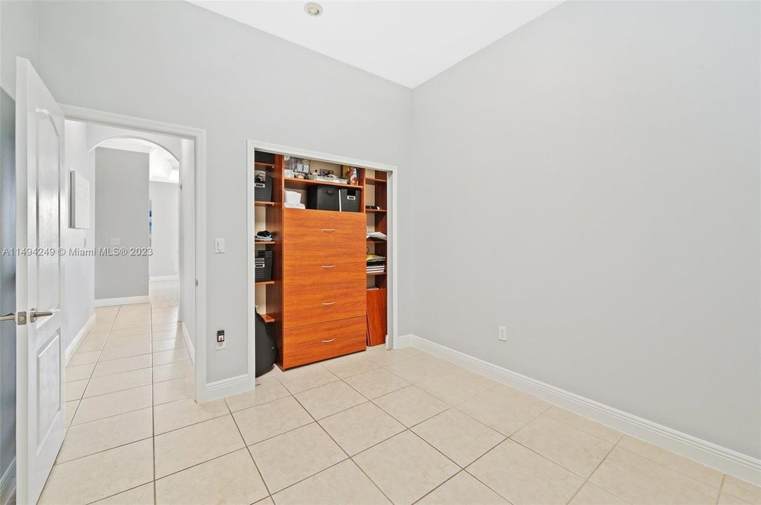 最近售出: $750,000 (4 贝兹, 2 浴室, 1871 平方英尺)