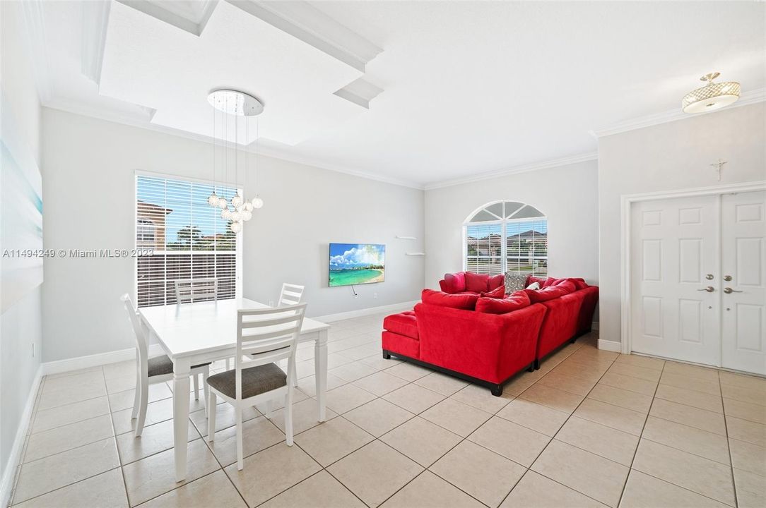 最近售出: $750,000 (4 贝兹, 2 浴室, 1871 平方英尺)