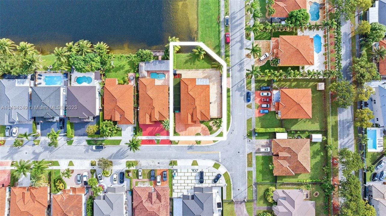 最近售出: $750,000 (4 贝兹, 2 浴室, 1871 平方英尺)