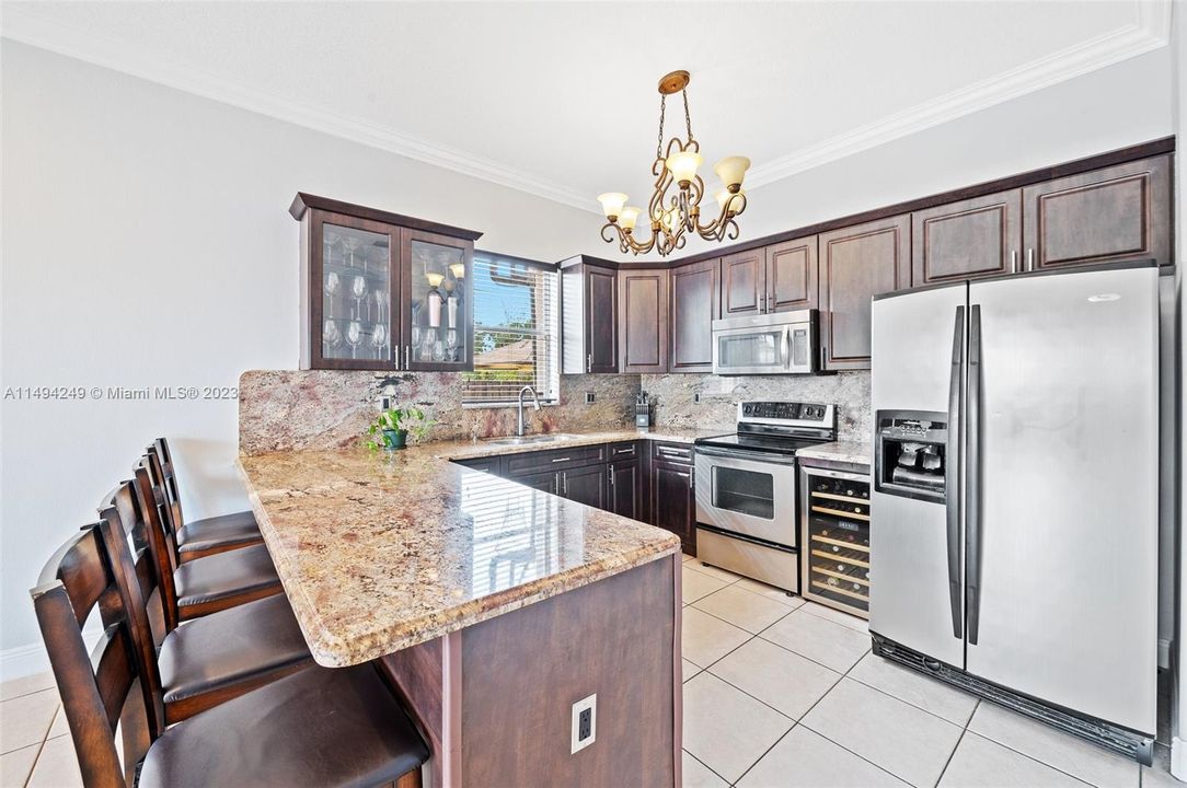 最近售出: $750,000 (4 贝兹, 2 浴室, 1871 平方英尺)