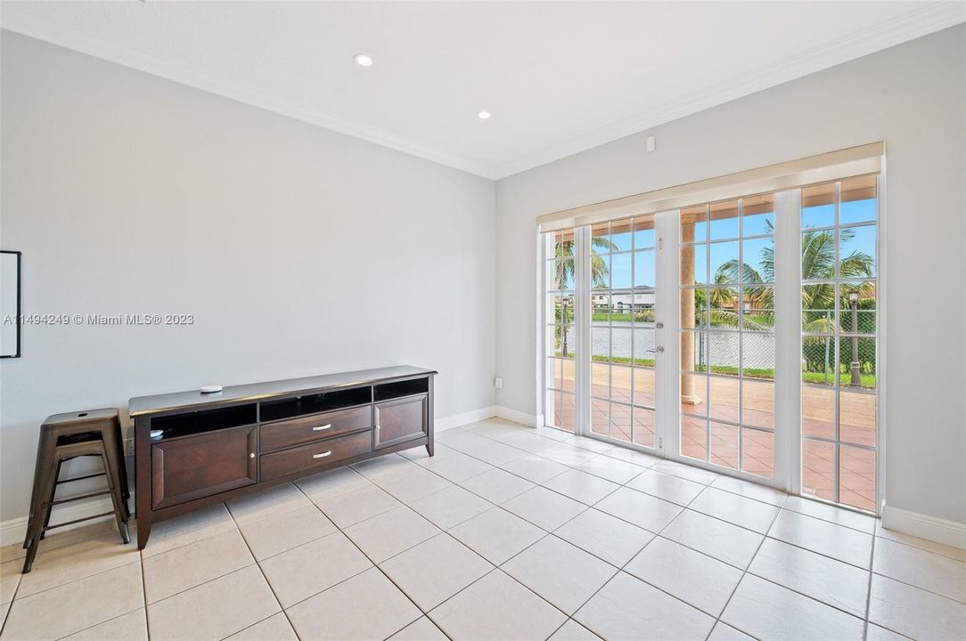 最近售出: $750,000 (4 贝兹, 2 浴室, 1871 平方英尺)