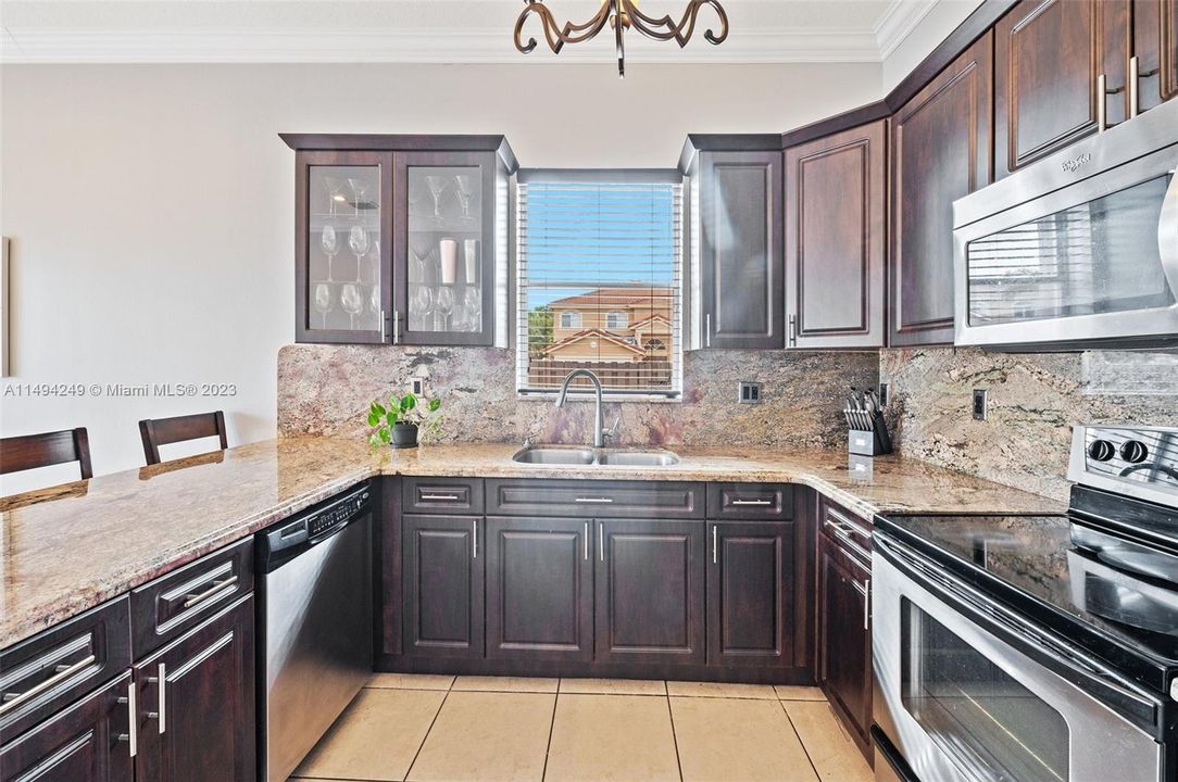 最近售出: $750,000 (4 贝兹, 2 浴室, 1871 平方英尺)