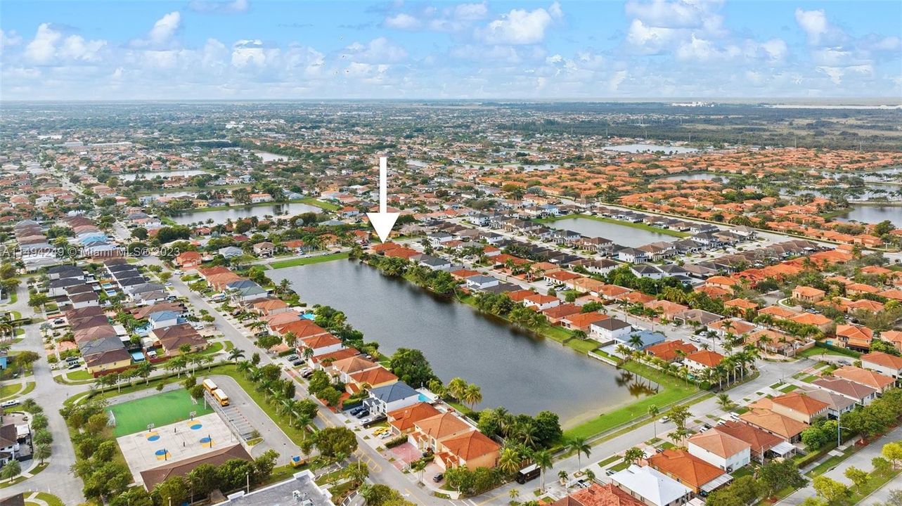 最近售出: $750,000 (4 贝兹, 2 浴室, 1871 平方英尺)