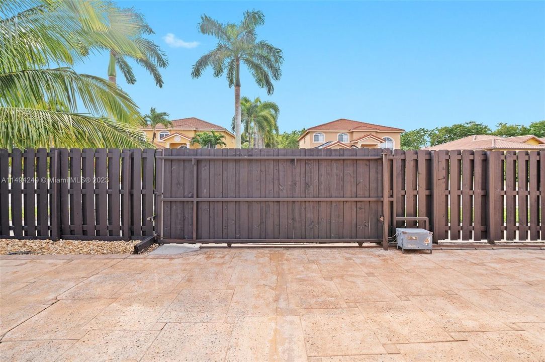 最近售出: $750,000 (4 贝兹, 2 浴室, 1871 平方英尺)