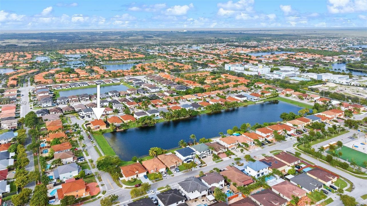 最近售出: $750,000 (4 贝兹, 2 浴室, 1871 平方英尺)