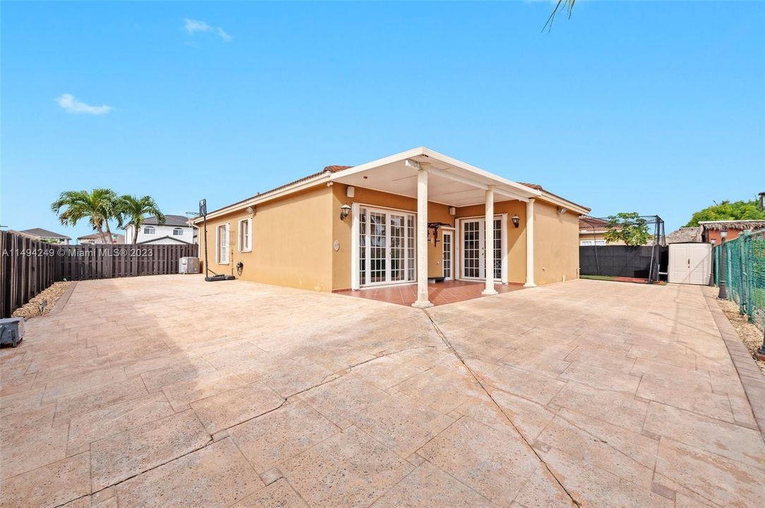 最近售出: $750,000 (4 贝兹, 2 浴室, 1871 平方英尺)