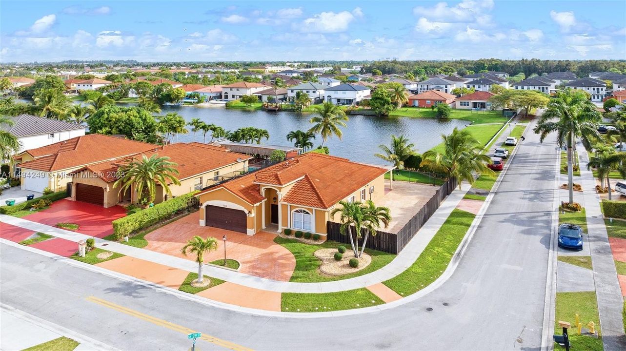 最近售出: $750,000 (4 贝兹, 2 浴室, 1871 平方英尺)