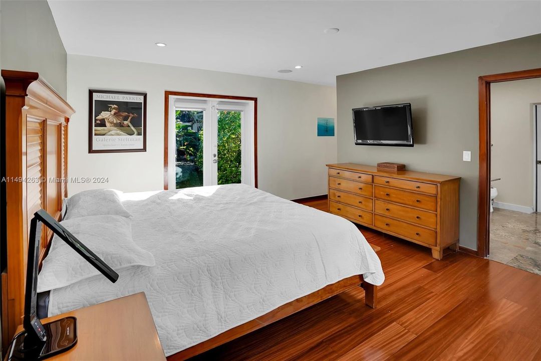 Recently Sold: $2,350,000 (5 beds, 3 baths, 2922 Square Feet)