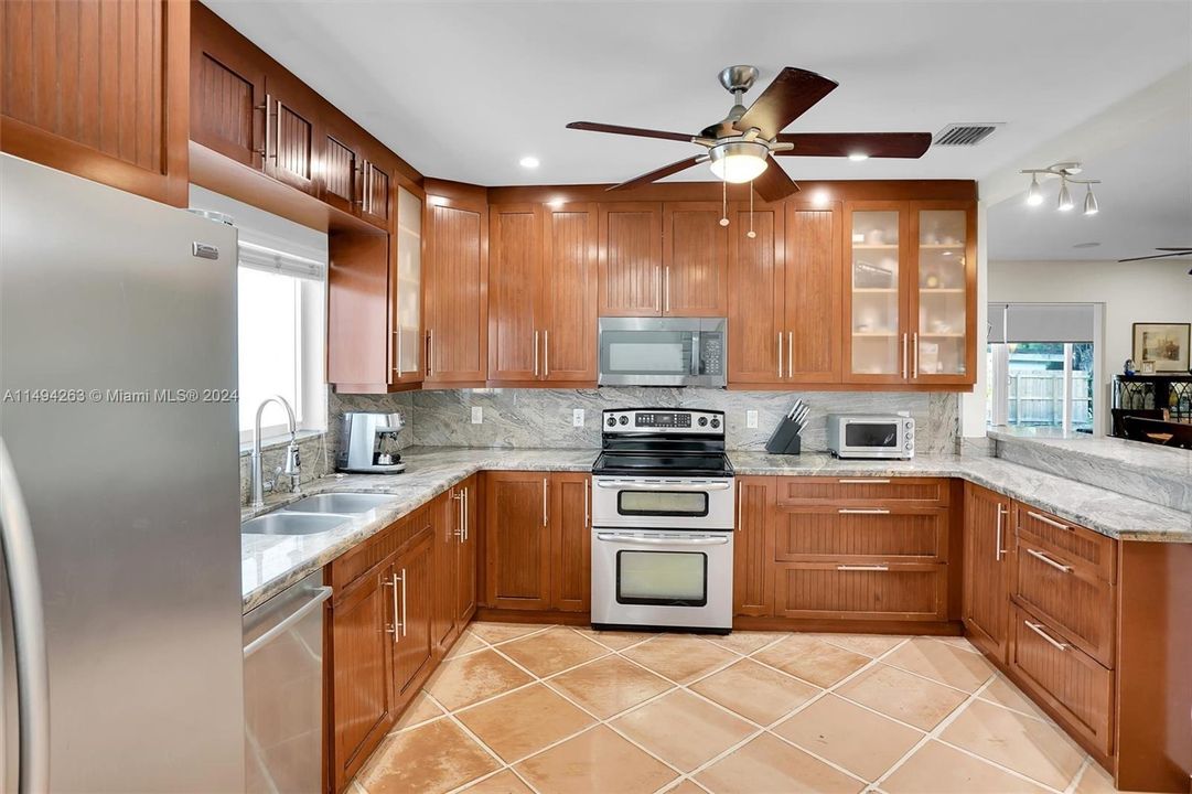 Recently Sold: $2,350,000 (5 beds, 3 baths, 2922 Square Feet)