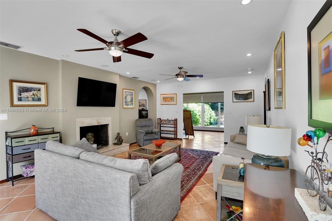 Recently Sold: $2,350,000 (5 beds, 3 baths, 2922 Square Feet)