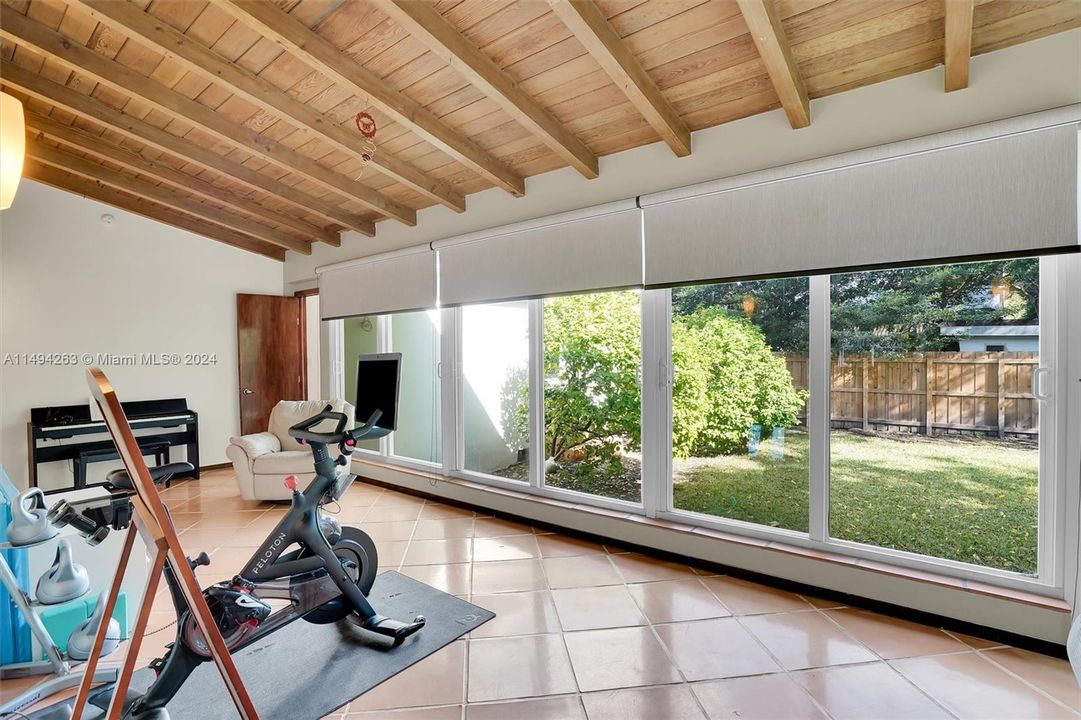 Recently Sold: $2,350,000 (5 beds, 3 baths, 2922 Square Feet)