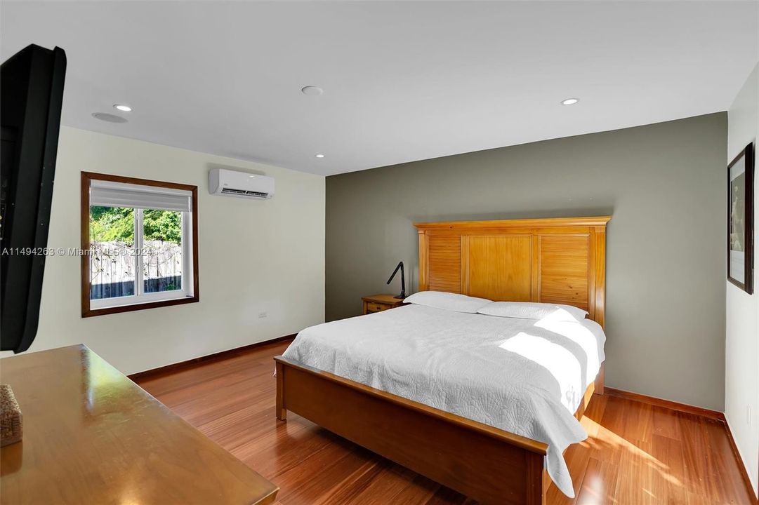 Recently Sold: $2,350,000 (5 beds, 3 baths, 2922 Square Feet)