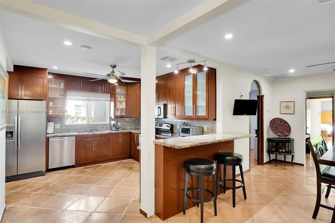 Recently Sold: $2,350,000 (5 beds, 3 baths, 2922 Square Feet)