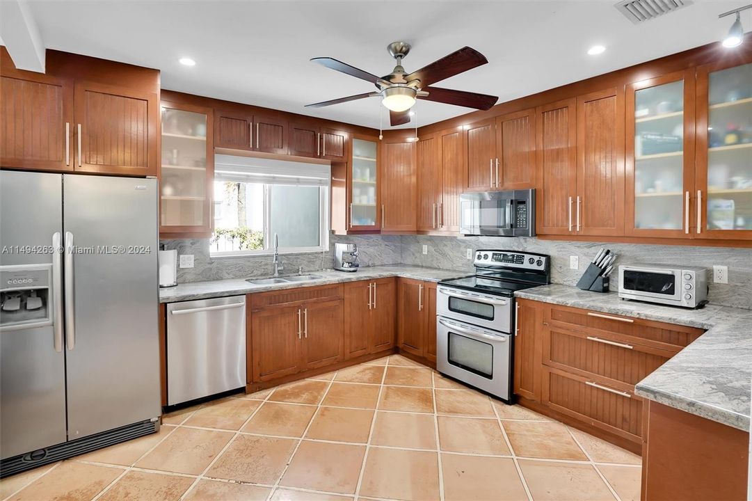 Recently Sold: $2,350,000 (5 beds, 3 baths, 2922 Square Feet)