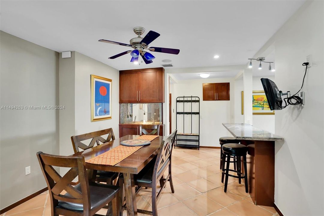 Recently Sold: $2,350,000 (5 beds, 3 baths, 2922 Square Feet)