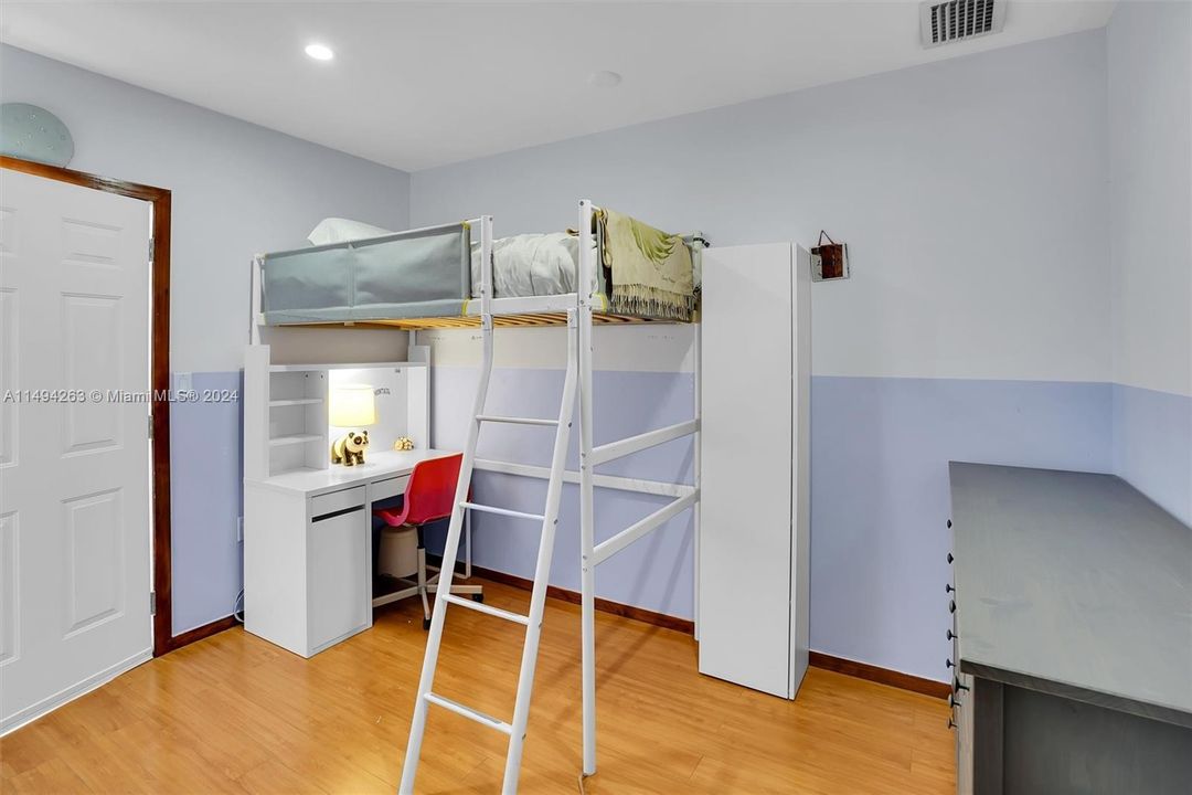 Recently Sold: $2,350,000 (5 beds, 3 baths, 2922 Square Feet)