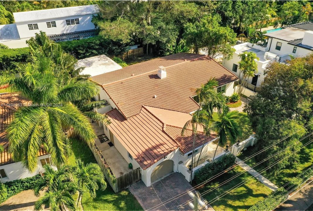 Recently Sold: $2,350,000 (5 beds, 3 baths, 2922 Square Feet)