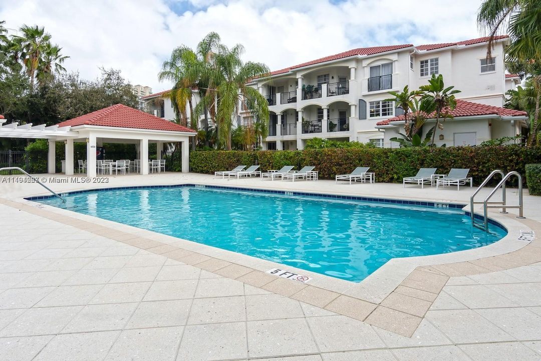 Недавно арендовано: $3,000 (2 спален, 2 ванн, 1077 Квадратных фут)