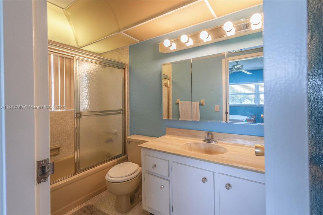 Recently Sold: $139,500 (2 beds, 2 baths, 930 Square Feet)