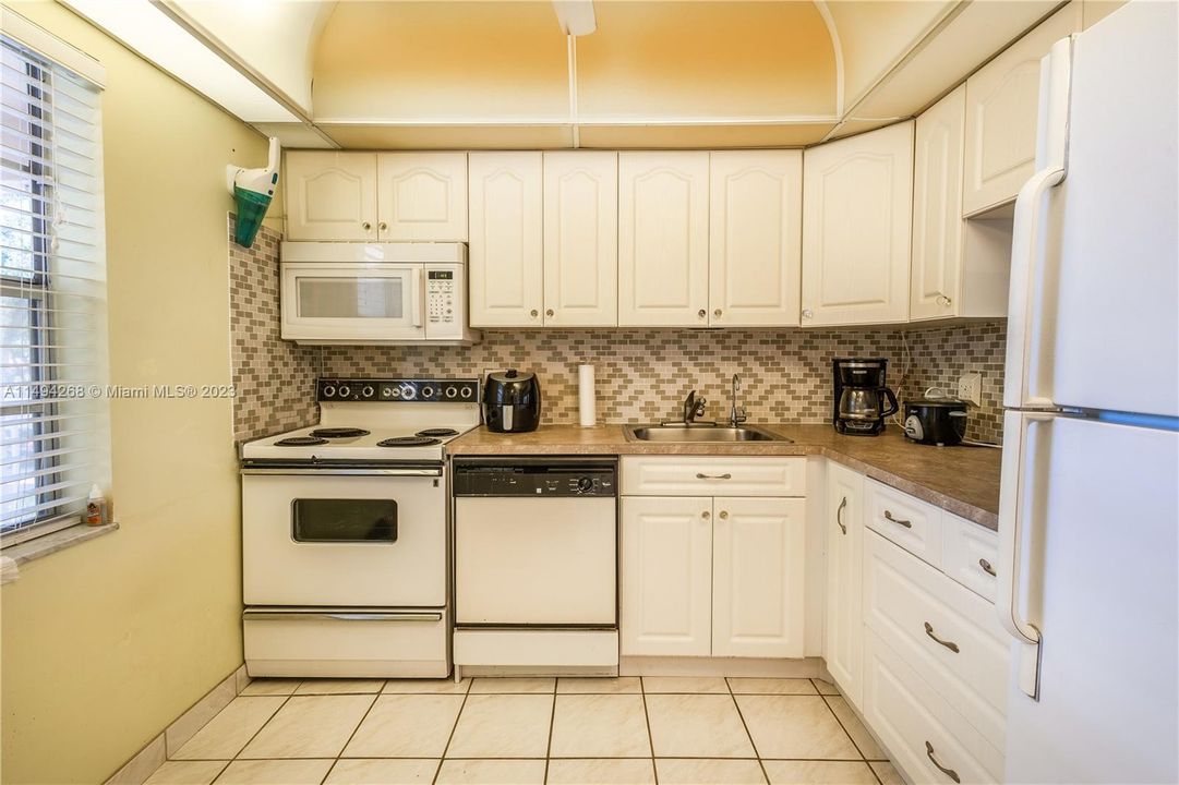 Recently Sold: $139,500 (2 beds, 2 baths, 930 Square Feet)