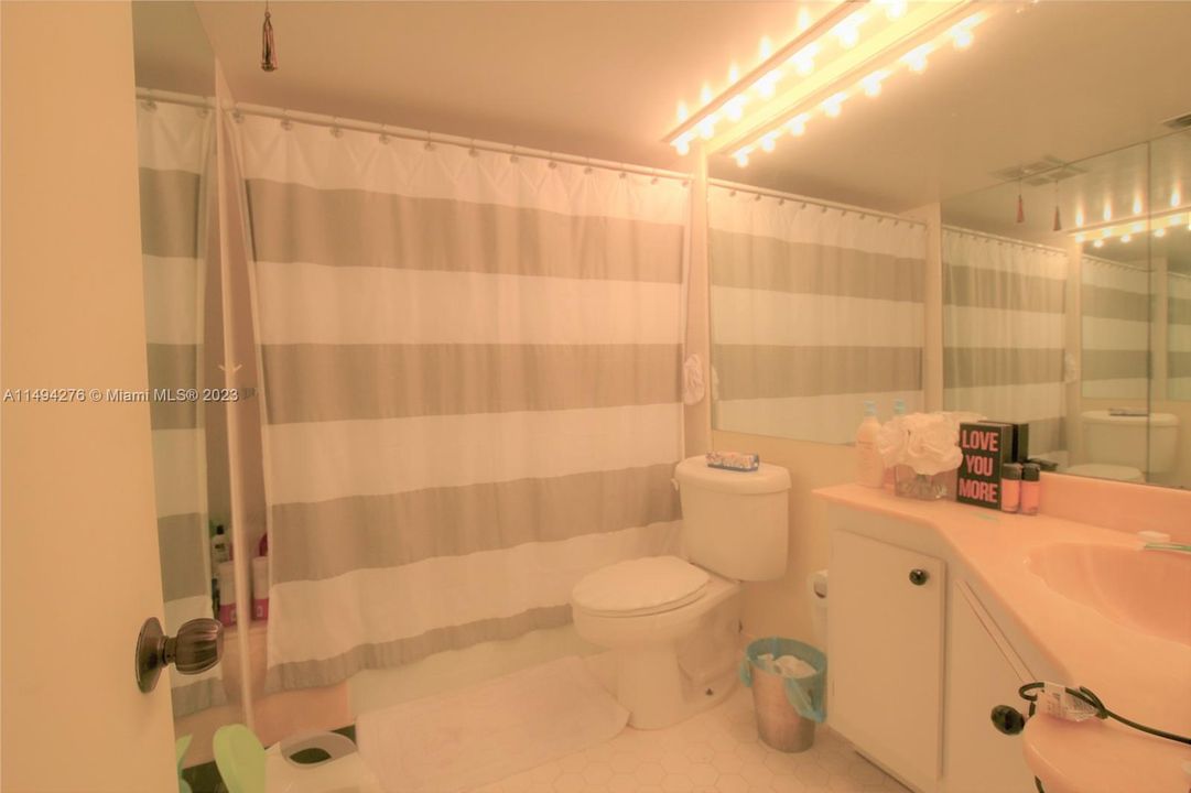 Recently Rented: $1,950 (2 beds, 2 baths, 1194 Square Feet)