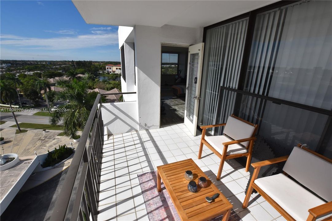 Recently Rented: $1,950 (2 beds, 2 baths, 1194 Square Feet)