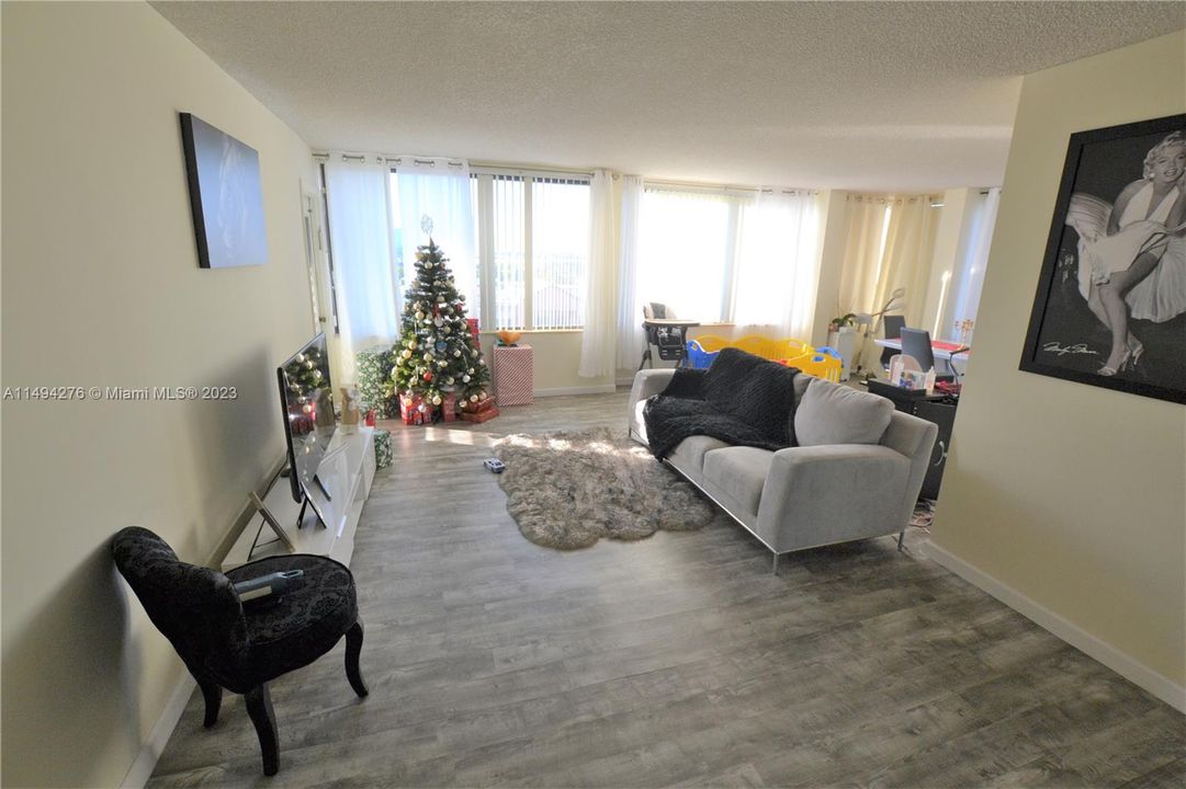 Recently Rented: $1,950 (2 beds, 2 baths, 1194 Square Feet)