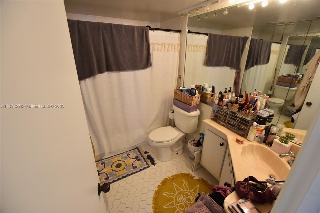 Recently Rented: $1,950 (2 beds, 2 baths, 1194 Square Feet)