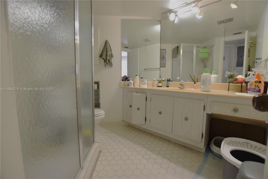 Recently Rented: $1,950 (2 beds, 2 baths, 1194 Square Feet)