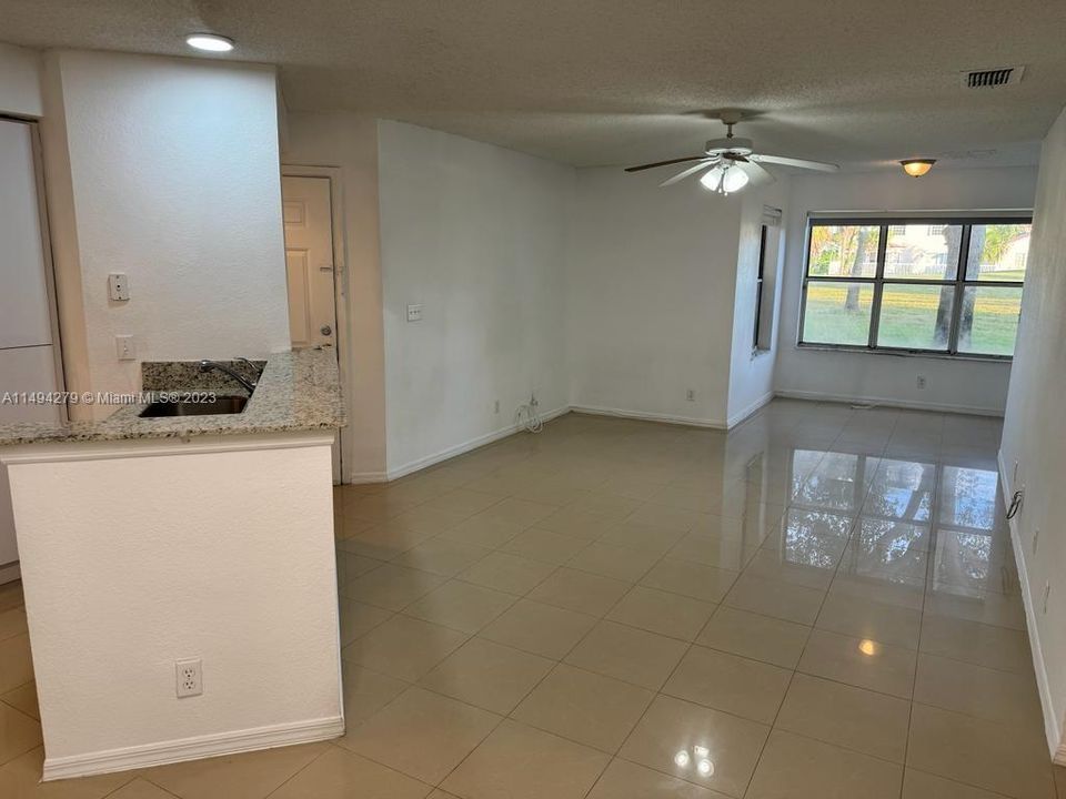 Recently Rented: $1,700 (1 beds, 1 baths, 712 Square Feet)