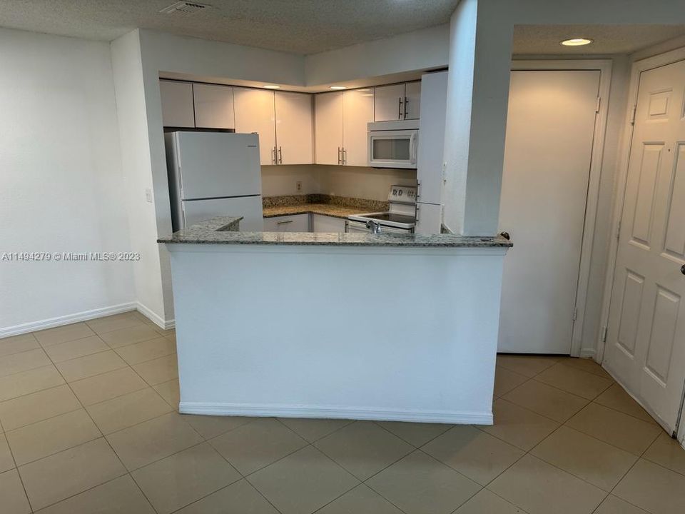 Recently Rented: $1,700 (1 beds, 1 baths, 712 Square Feet)