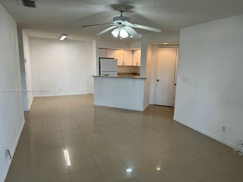 Recently Rented: $1,700 (1 beds, 1 baths, 712 Square Feet)