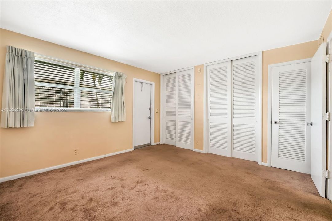 Recently Sold: $179,900 (1 beds, 1 baths, 650 Square Feet)