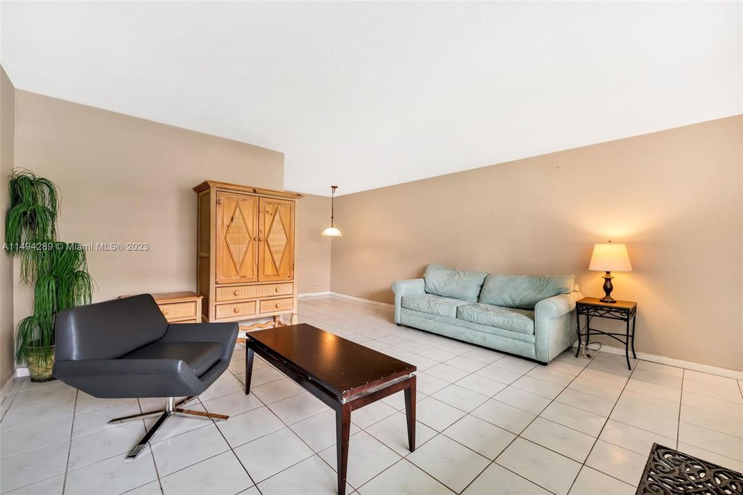 Recently Sold: $179,900 (1 beds, 1 baths, 650 Square Feet)