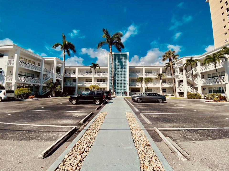 Recently Sold: $179,900 (1 beds, 1 baths, 650 Square Feet)