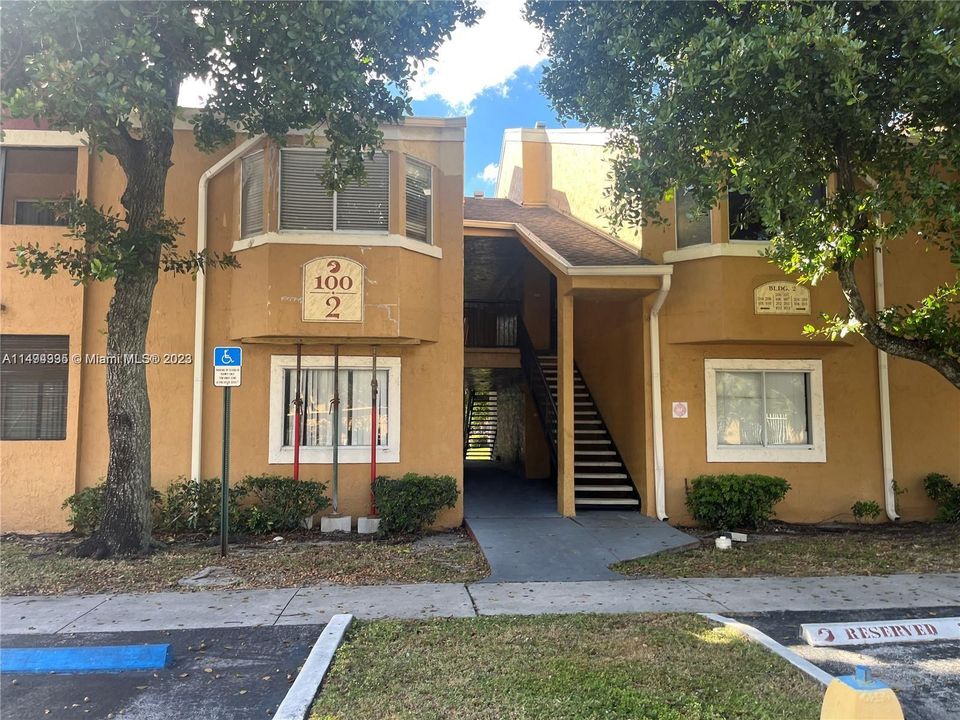 Recently Rented: $2,200 (3 beds, 2 baths, 1113 Square Feet)