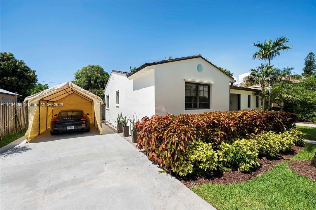 Active With Contract: $7,900 (4 beds, 3 baths, 2361 Square Feet)