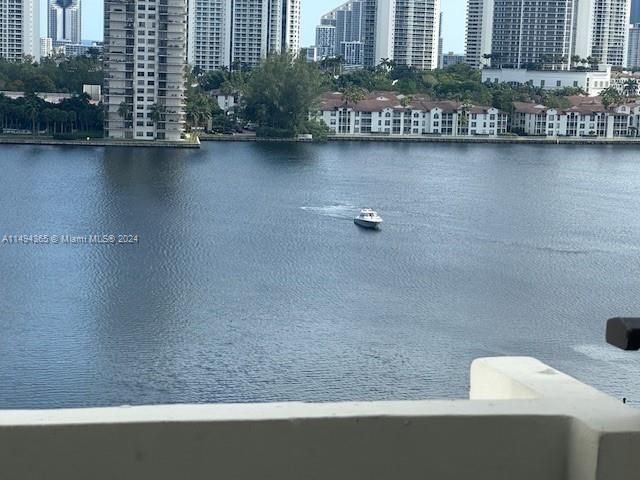 Недавно арендовано: $2,200 (1 спален, 1 ванн, 766 Квадратных фут)