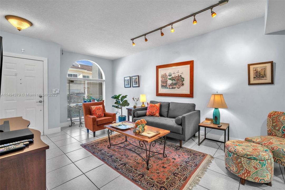 最近售出: $590,000 (3 贝兹, 3 浴室, 1790 平方英尺)