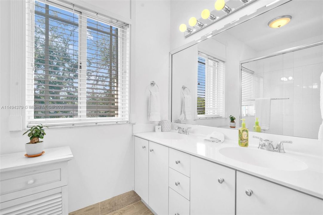 最近售出: $590,000 (3 贝兹, 3 浴室, 1790 平方英尺)