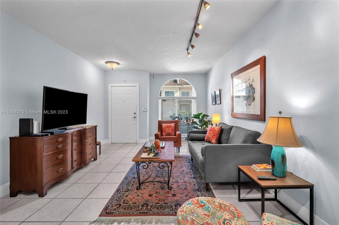 最近售出: $590,000 (3 贝兹, 3 浴室, 1790 平方英尺)