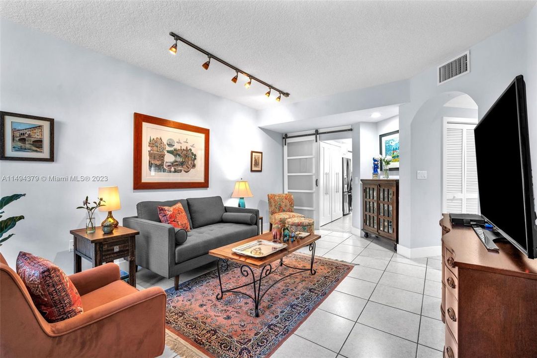 最近售出: $590,000 (3 贝兹, 3 浴室, 1790 平方英尺)