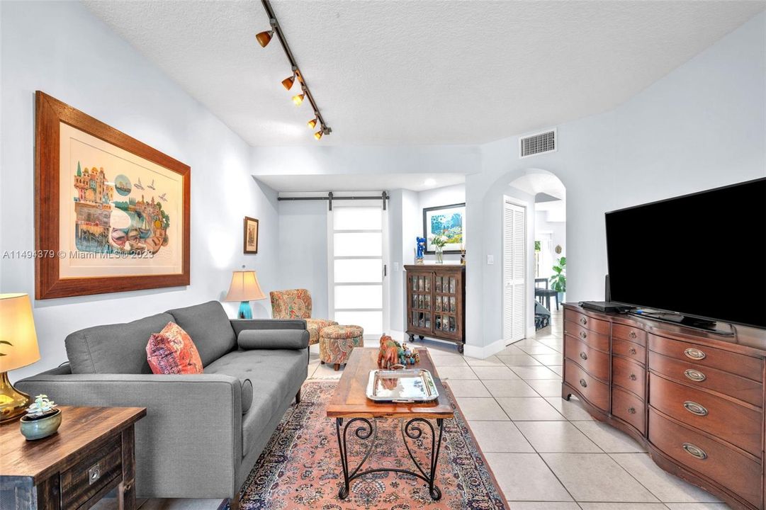 最近售出: $590,000 (3 贝兹, 3 浴室, 1790 平方英尺)