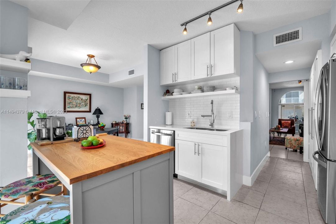 最近售出: $590,000 (3 贝兹, 3 浴室, 1790 平方英尺)