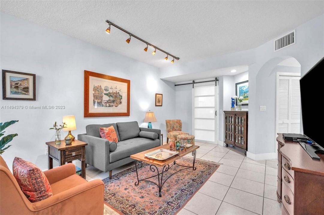 最近售出: $590,000 (3 贝兹, 3 浴室, 1790 平方英尺)